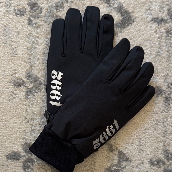 Dutch Bros Limited Edition Rare “1992” Black Gloves for Snow Ski ⛷️ New! - Picture 5 of 6